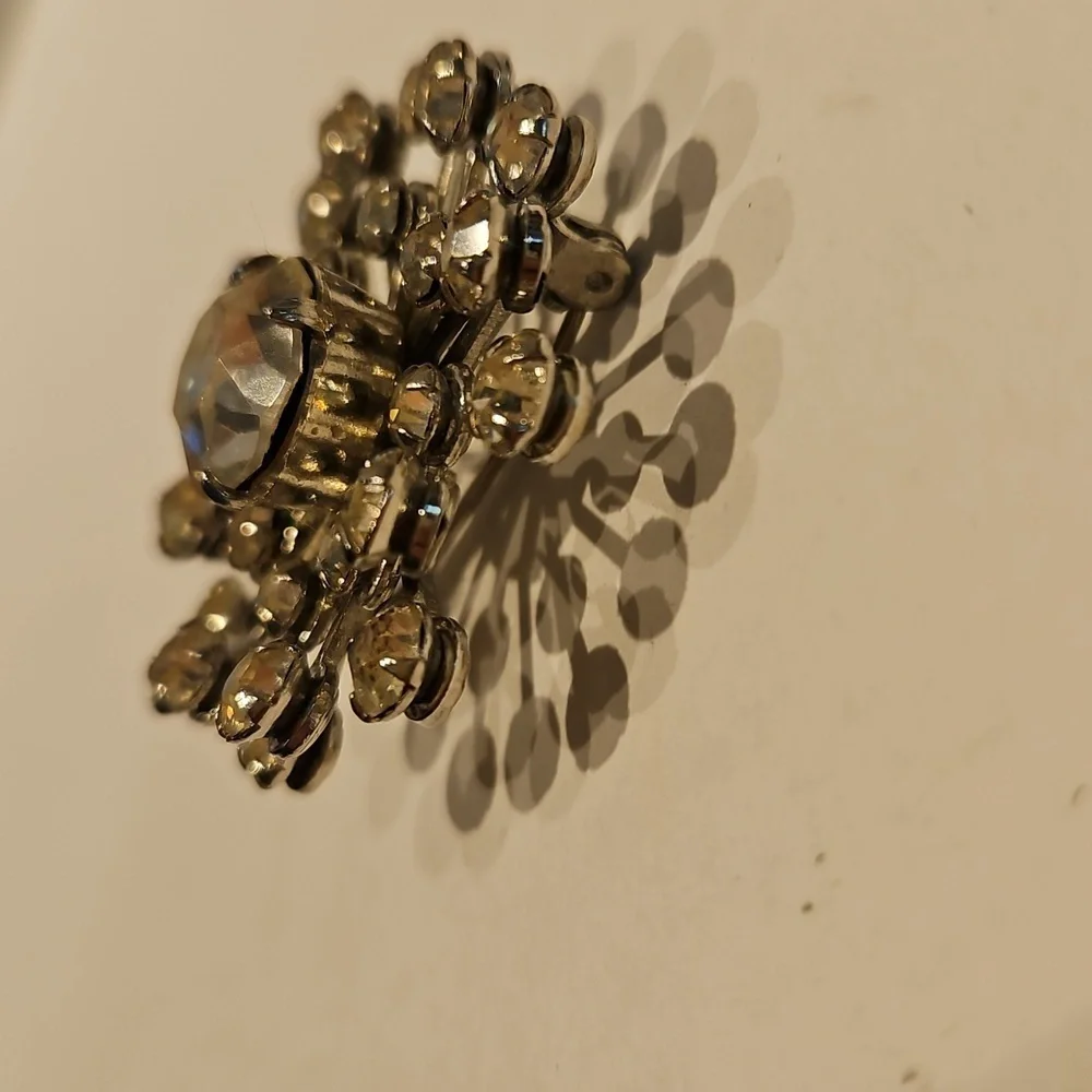 Vintage Brilliant Rhinestone & Silvertone Brooch